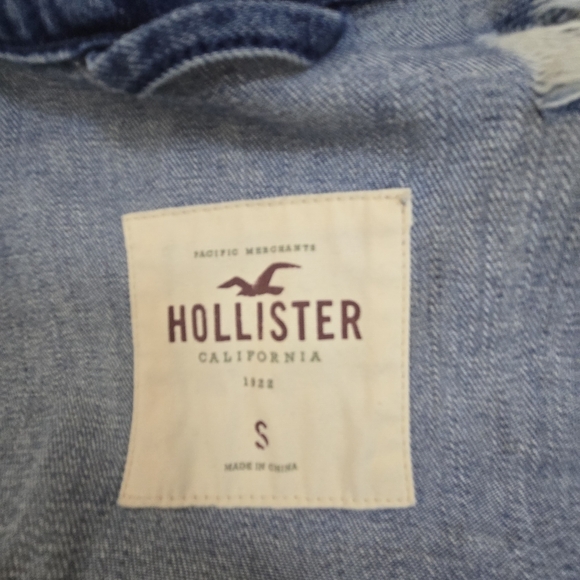 Hollister Distressed Blue Jean Jacket - Picture 12 of 12